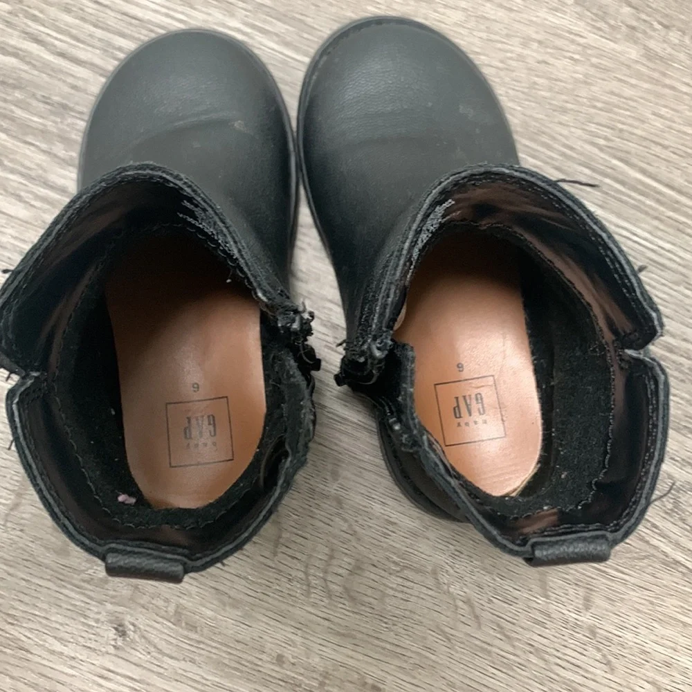 Gap baby black boots - size 6